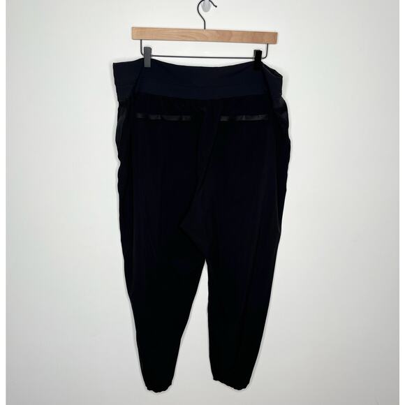 Athleta Womens Nolita Tapered Crop Pants 20 Black Zipper Pockets Athleisure - Picture 10 of 14